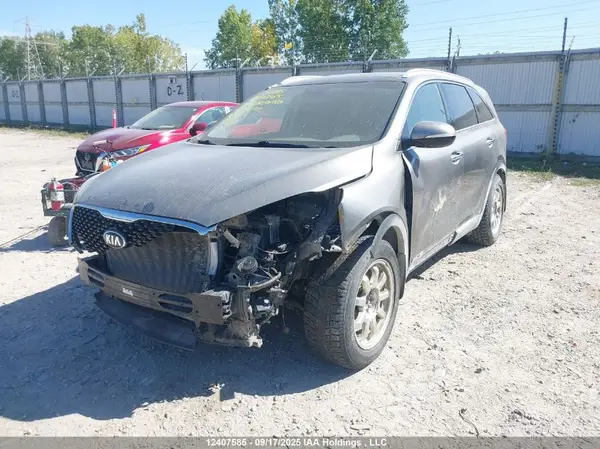 5XYPHDA56HG197299 2017 KIA SORENTO - Image 2