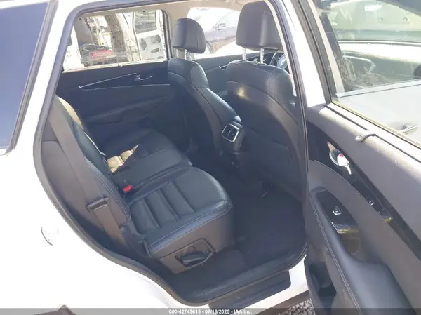 5XYPHDA56HG320471 2017 KIA SORENTO - Image 8