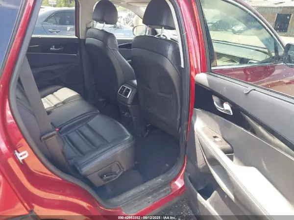 5XYPHDA56JG402044 2018 KIA SORENTO - Image 8