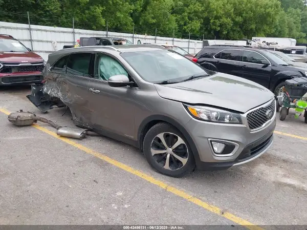 5XYPHDA56JG405977 2018 KIA SORENTO - Image 1