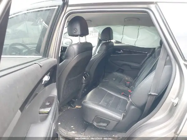 5XYPHDA56JG405977 2018 KIA SORENTO - Image 8