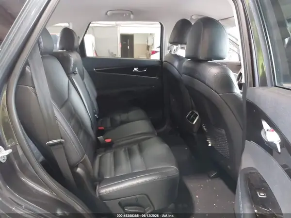 5XYPHDA56KG511959 2019 KIA SORENTO - Image 8