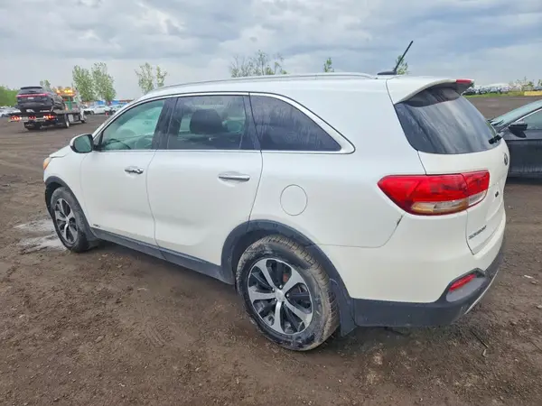 5XYPHDA57GG077882 2016 KIA SORENTO - Image 2