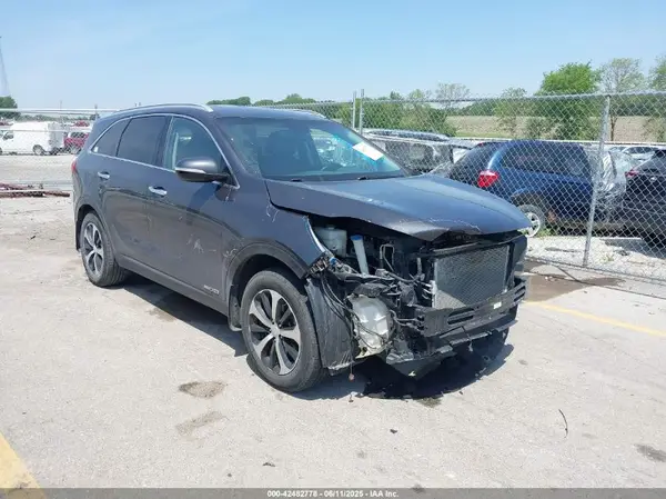 5XYPHDA57GG175276 2016 KIA SORENTO - Image 1
