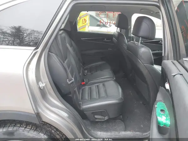 5XYPHDA57HG305364 2017 KIA SORENTO - Image 8