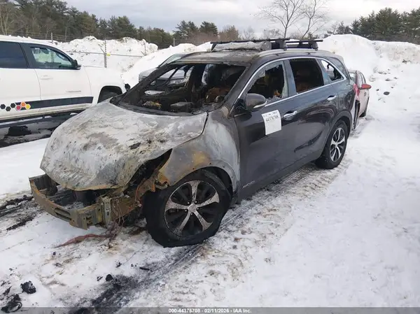 5XYPHDA57HG314811 2017 KIA SORENTO - Image 2