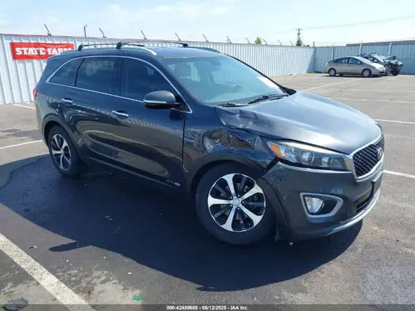 5XYPHDA57JG369135 2018 KIA SORENTO - Image 1