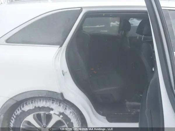 5XYPHDA57JG375680 2018 KIA SORENTO - Image 8