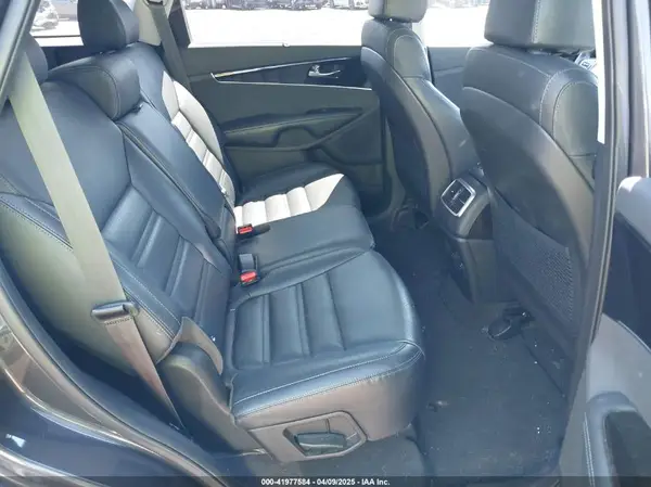 5XYPHDA57JG388378 2018 KIA SORENTO - Image 8