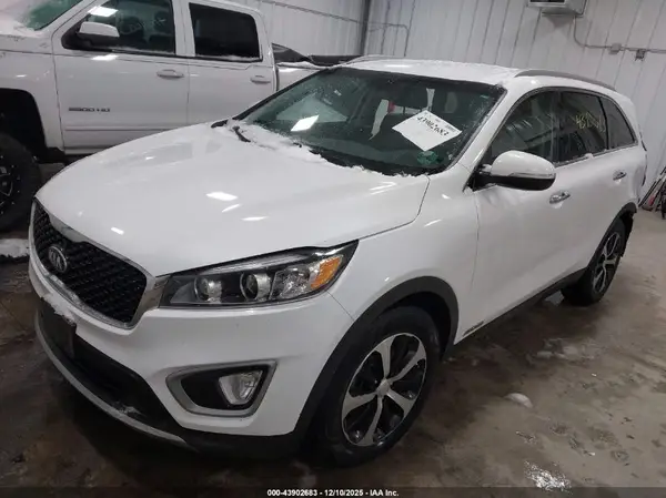 5XYPHDA57JG388946 2018 KIA SORENTO - Image 2