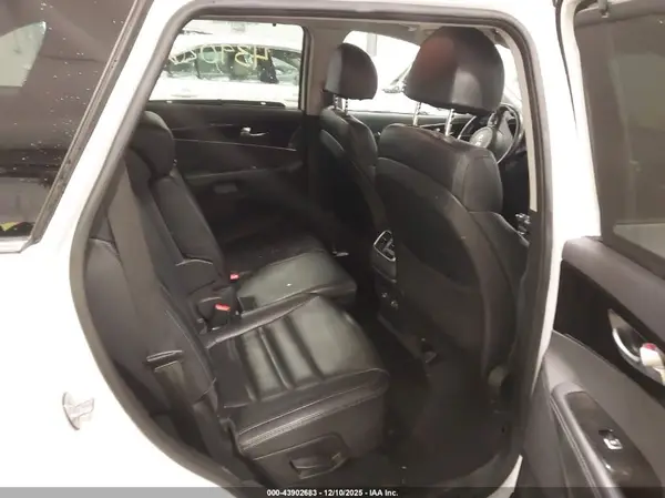 5XYPHDA57JG388946 2018 KIA SORENTO - Image 8