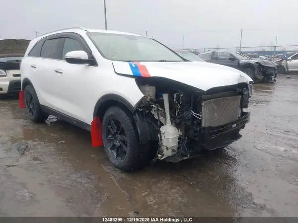 5XYPHDA57JG389448 2018 KIA SORENTO - Image 1