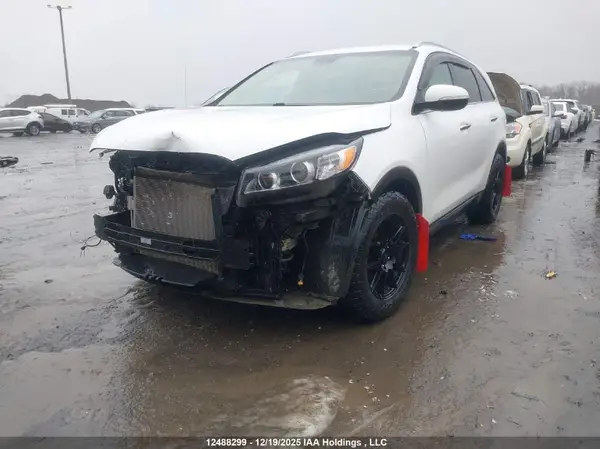 5XYPHDA57JG389448 2018 KIA SORENTO - Image 2