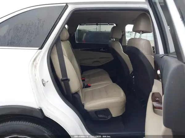 5XYPHDA57JG417586 2018 KIA SORENTO - Image 8