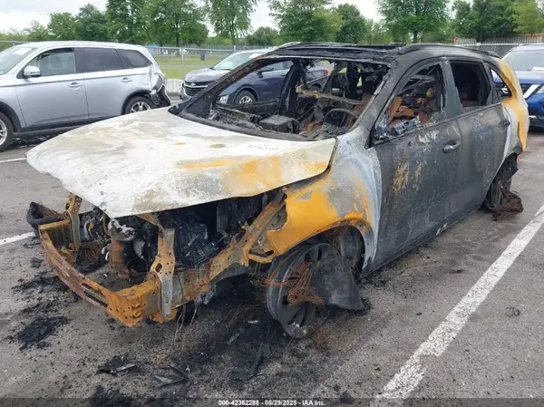 5XYPHDA57JG421783 2018 KIA SORENTO - Image 2