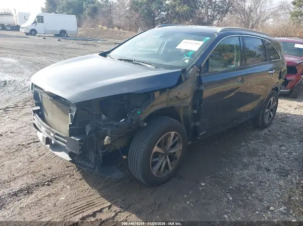 5XYPHDA57KG520279 2019 KIA SORENTO - Image 2