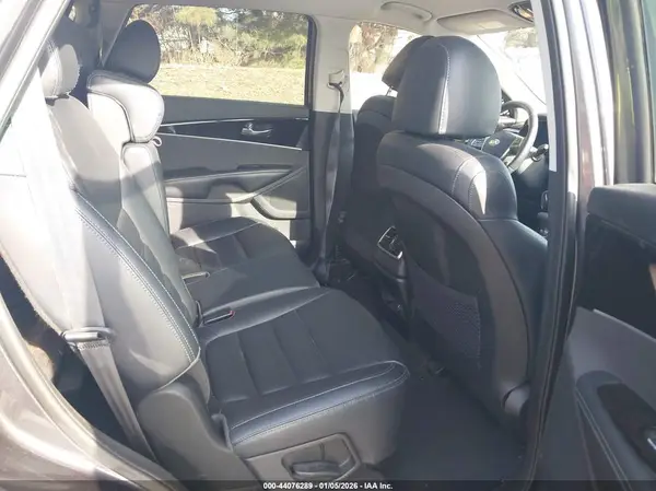 5XYPHDA57KG520279 2019 KIA SORENTO - Image 8