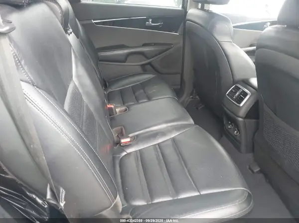 5XYPHDA58KG545143 2019 KIA SORENTO - Image 8