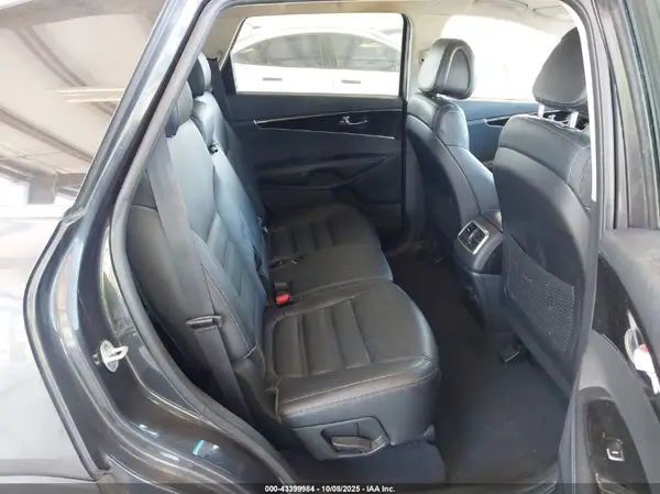 5XYPHDA59GG137418 2016 KIA SORENTO - Image 8