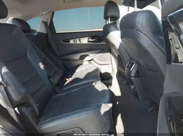 5XYPHDA59HG303373 2017 KIA SORENTO - Image 8