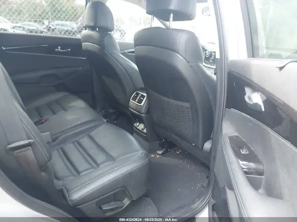 5XYPHDA59HG304927 2017 KIA SORENTO - Image 8