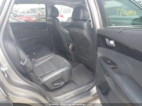 5XYPHDA59JG377687 2018 KIA SORENTO - Image 8