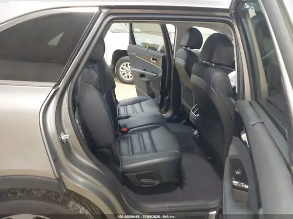 5XYPHDA59JG411563 2018 KIA SORENTO - Image 8