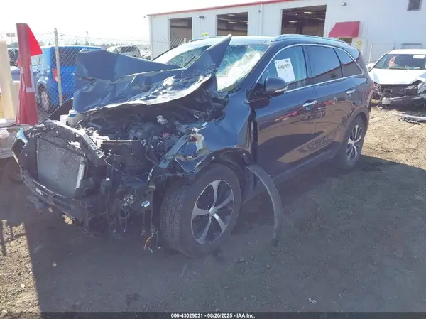 5XYPHDA5XJG421258 2018 KIA SORENTO - Image 2