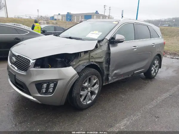 5XYPK4A11GG046044 2016 KIA SORENTO - Image 2