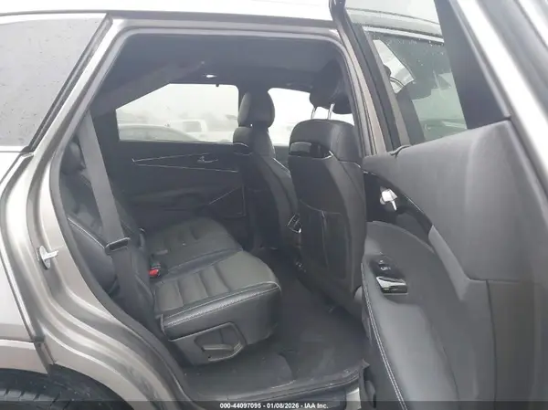 5XYPK4A11GG046044 2016 KIA SORENTO - Image 8
