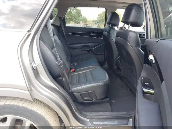5XYPK4A50HG257496 2017 KIA SORENTO - Image 8
