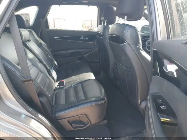 5XYPK4A50HG270023 2017 KIA SORENTO - Image 8