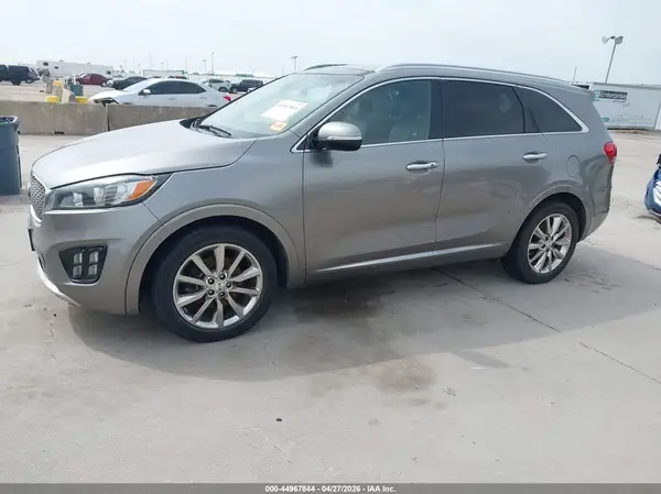 5XYPK4A50HG294872 2017 KIA SORENTO - Image 2