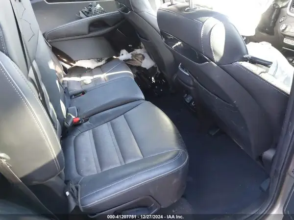 5XYPK4A50HG302551 2017 KIA SORENTO - Image 8