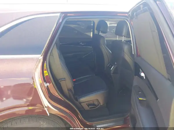 5XYPK4A50HG307409 2017 KIA SORENTO - Image 8