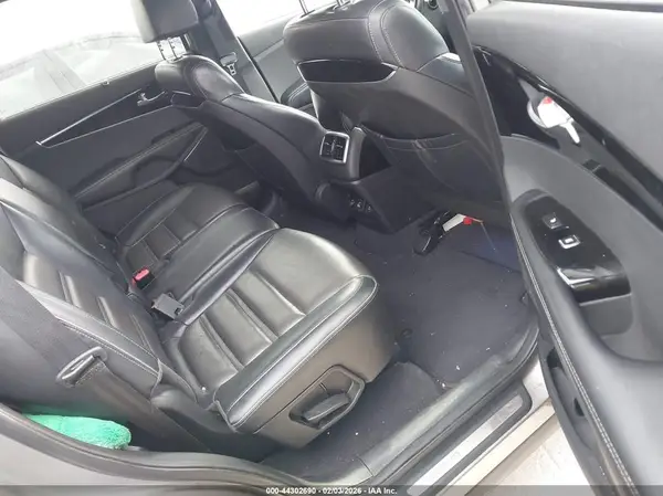 5XYPK4A50JG386411 2018 KIA SORENTO - Image 8