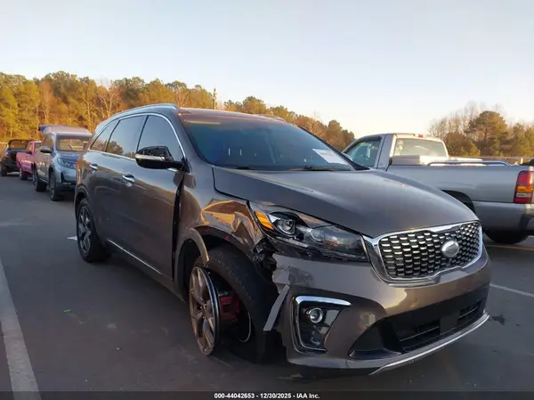 5XYPK4A50KG531979 2019 KIA SORENTO - Image 1