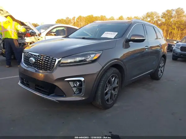 5XYPK4A50KG531979 2019 KIA SORENTO - Image 2