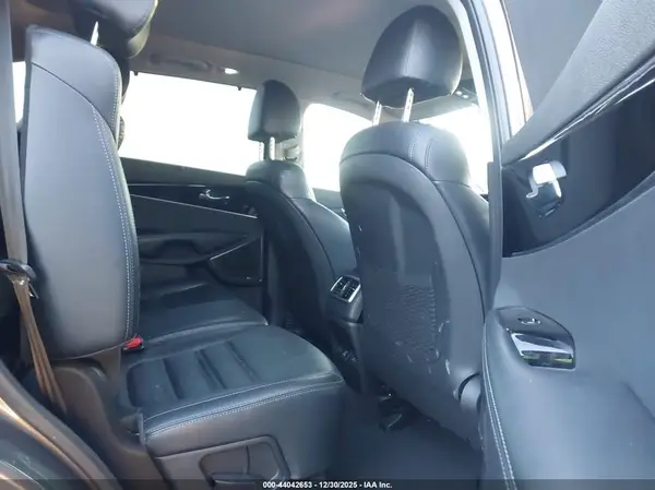 5XYPK4A50KG531979 2019 KIA SORENTO - Image 8