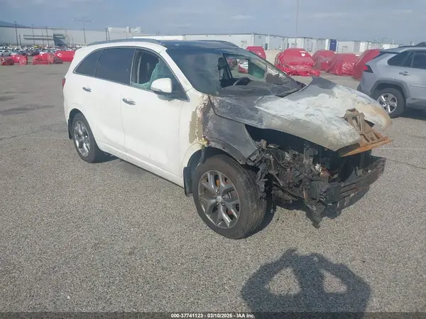 5XYPK4A51JG369603 2018 KIA SORENTO - Image 1
