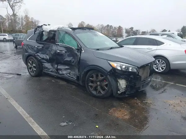 5XYPK4A51JG378138 2018 KIA SORENTO - Image 1