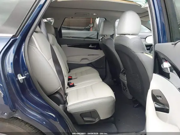 5XYPK4A51KG468990 2019 KIA SORENTO - Image 8