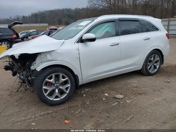 5XYPK4A51KG538388 2019 KIA SORENTO - Image 2