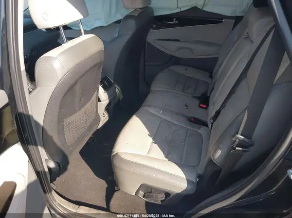 5XYPK4A51KG553747 2019 KIA SORENTO - Image 8