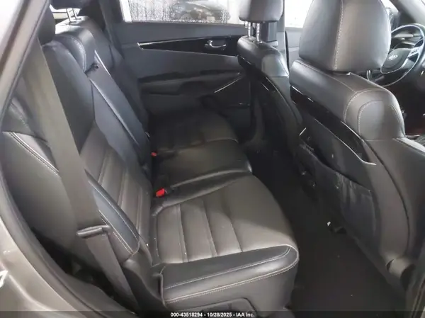 5XYPK4A51KG555563 2019 KIA SORENTO - Image 8