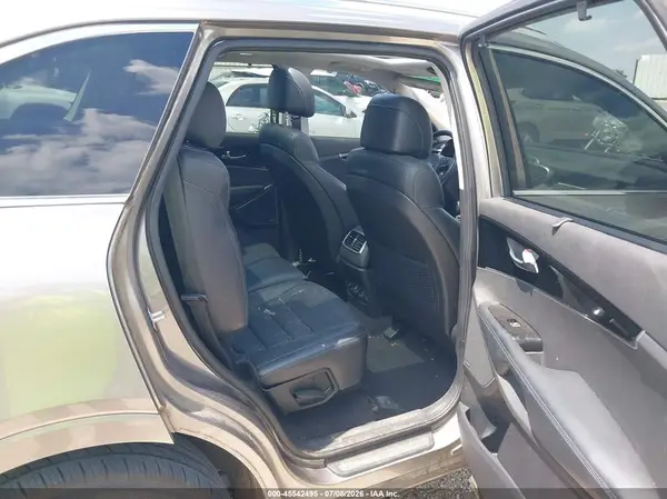 5XYPK4A52HG311820 2017 KIA SORENTO - Image 8