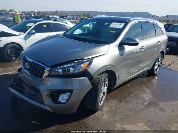 5XYPK4A52JG370940 2018 KIA SORENTO - Image 2