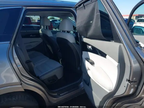 5XYPK4A52JG370940 2018 KIA SORENTO - Image 8