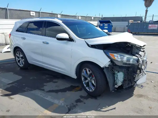 5XYPK4A52JG385499 2018 KIA SORENTO - Image 1