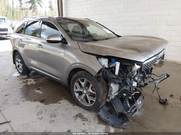 5XYPK4A52JG400258 2018 KIA SORENTO - Image 1